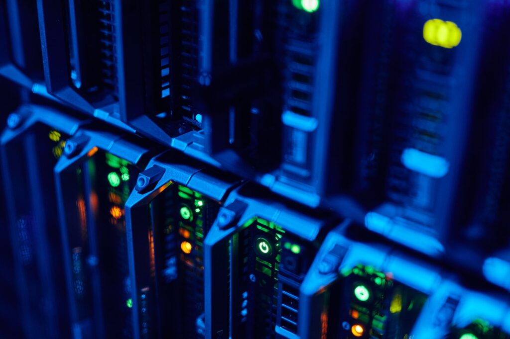 how azure advisor helps